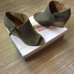 Jessica Simpson wedges